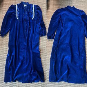 VTG Contemporary Collection Blue Velvet House Coat Full Length Cottage Granny M